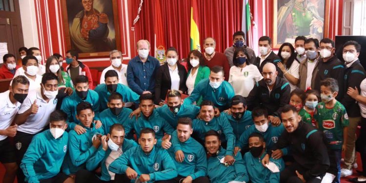 Gobernación otorga reconocimiento al club Real Tomayapo